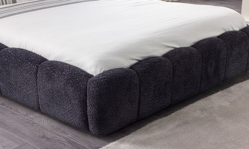 Vares Bedstead