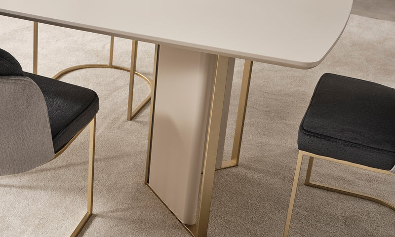 Jott Dining Table