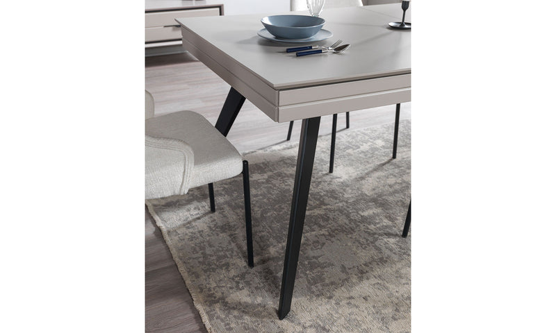 Biga Dining Table